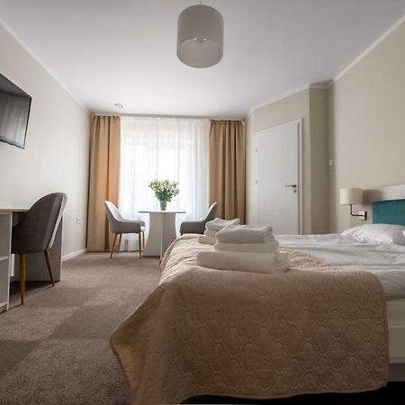 Hotel Bialy Gosciniec à Ciechanów Extérieur photo