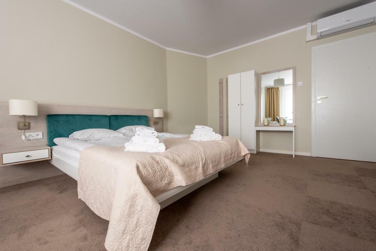 Hotel Bialy Gosciniec à Ciechanów Extérieur photo