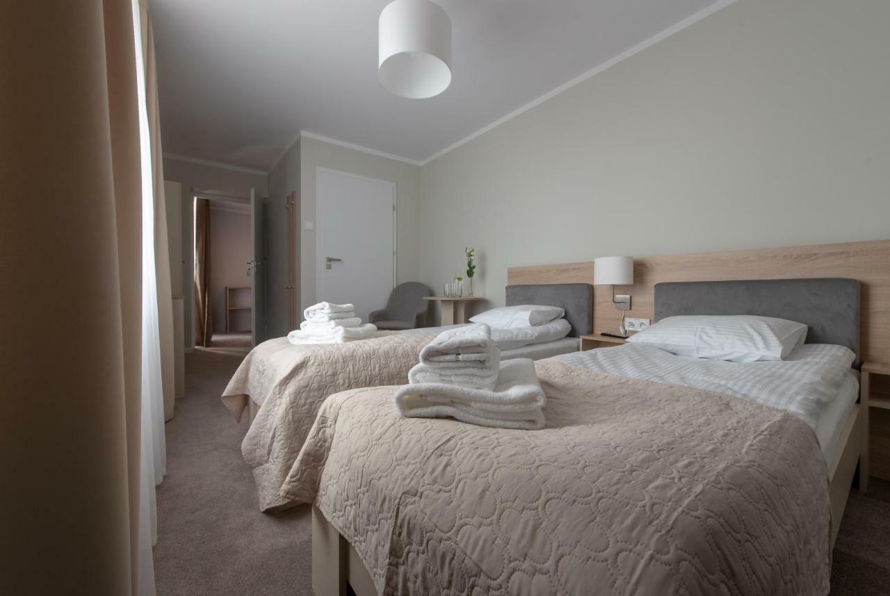 Hotel Bialy Gosciniec à Ciechanów Extérieur photo