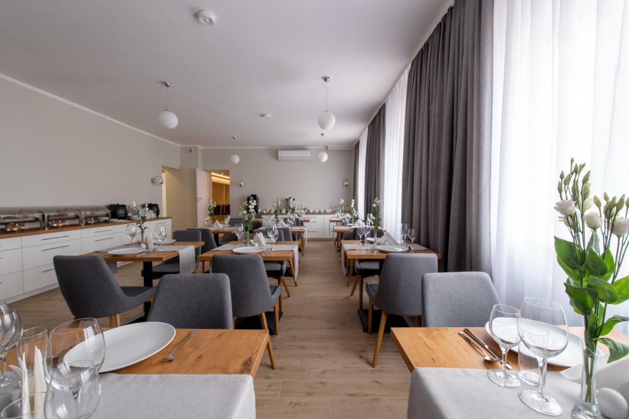 Hotel Bialy Gosciniec à Ciechanów Extérieur photo