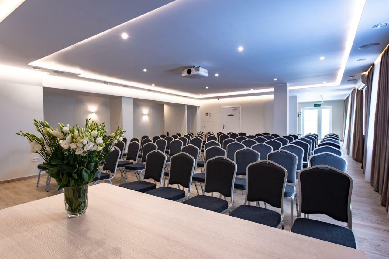 Hotel Bialy Gosciniec à Ciechanów Extérieur photo